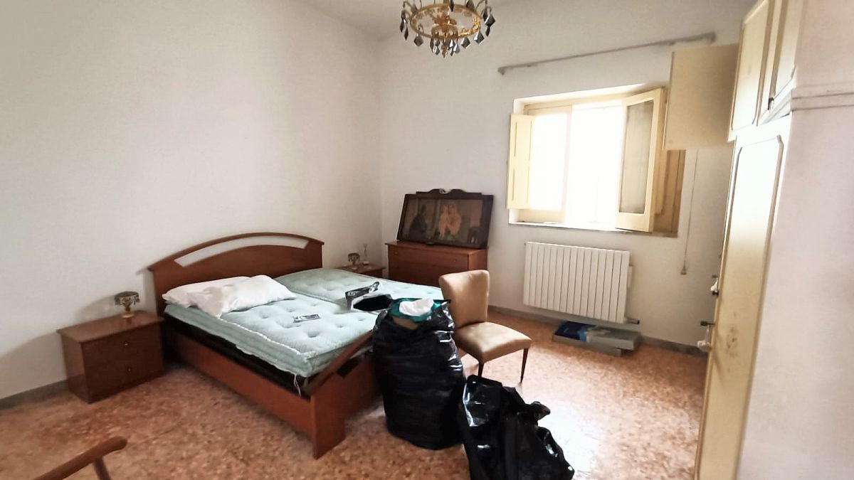 Casa indipendente di  3 vani /80 mq  a Cellamare (zona piazza aldo moro )