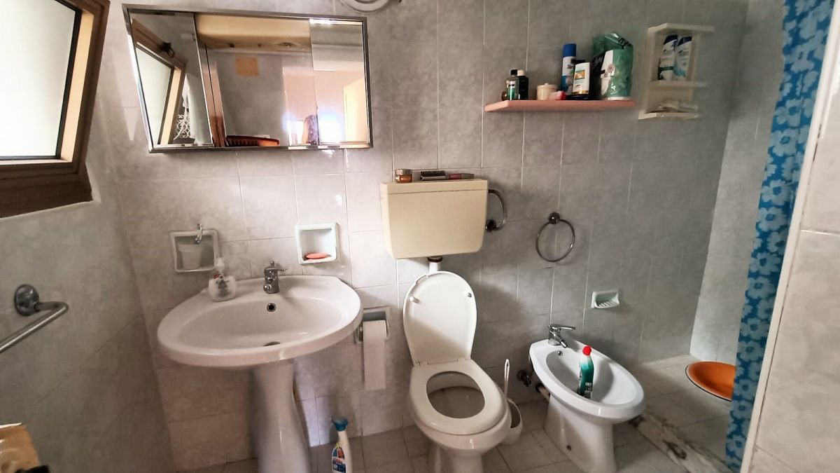 Casa indipendente di  3 vani /80 mq  a Cellamare (zona piazza aldo moro )