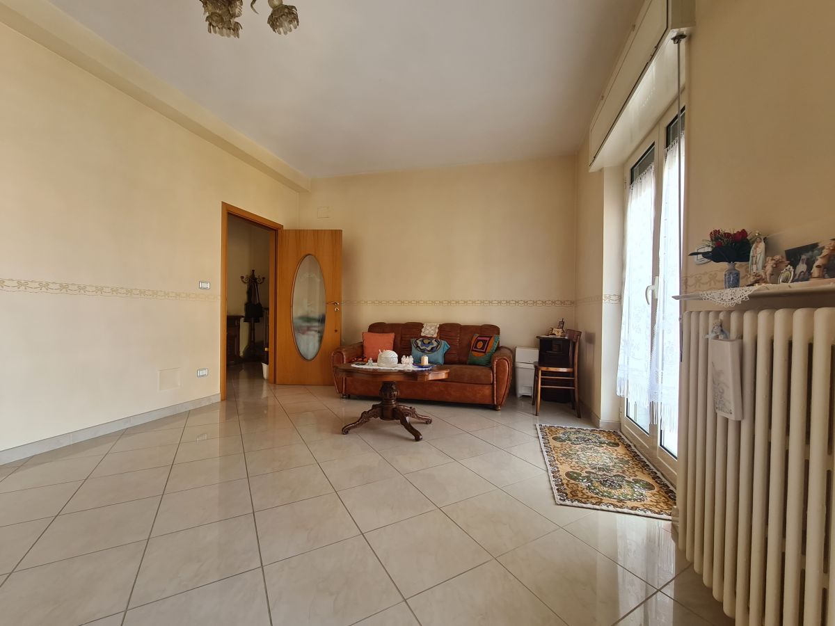 Appartamento di  5 vani /115 mq  a Bisceglie (zona Corso Umberto)