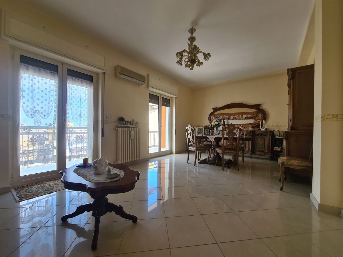 Appartamento di  5 vani /115 mq  a Bisceglie (zona Corso Umberto)