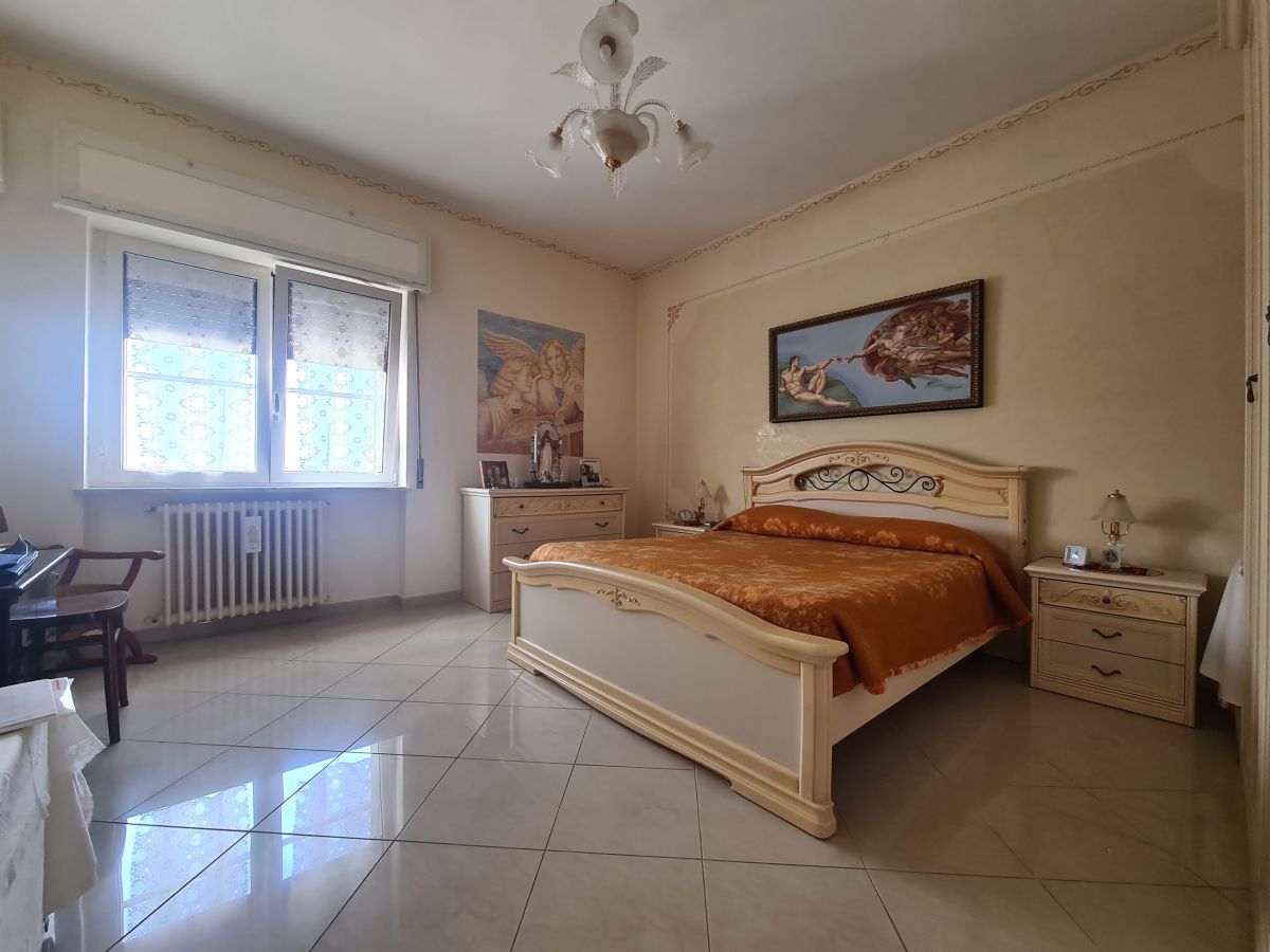 Appartamento di  5 vani /115 mq  a Bisceglie (zona Corso Umberto)