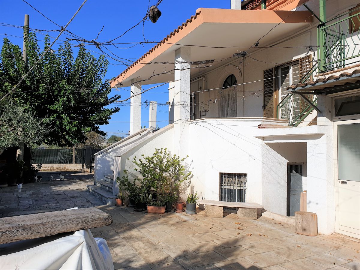 Villa antica 116 mq. con 2 case indipendenti di 59 mq. ciascuna a Bari - (zona Mungivacca)