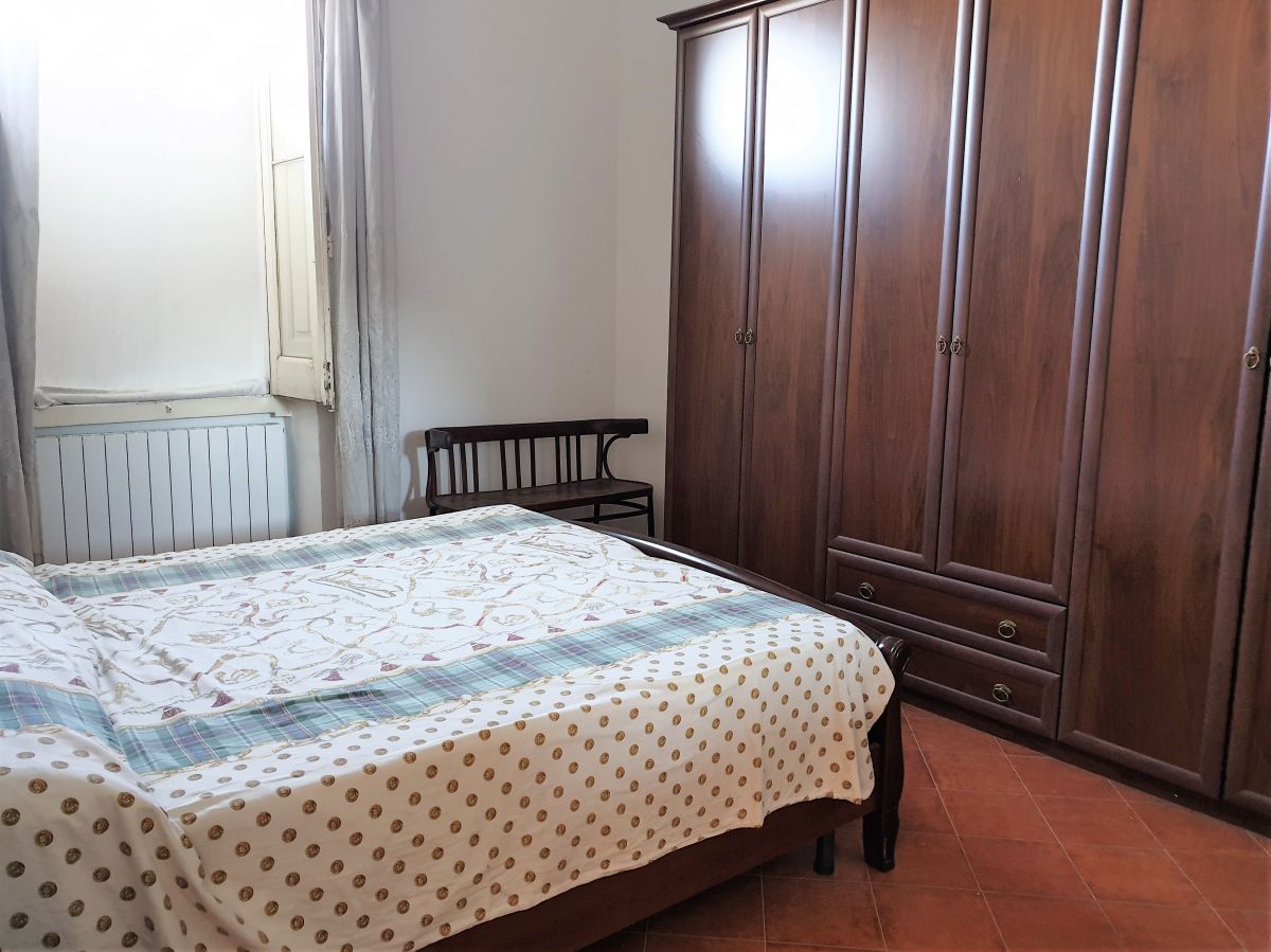 Villa antica 116 mq. con 2 case indipendenti di 59 mq. ciascuna a Bari - (zona Mungivacca)