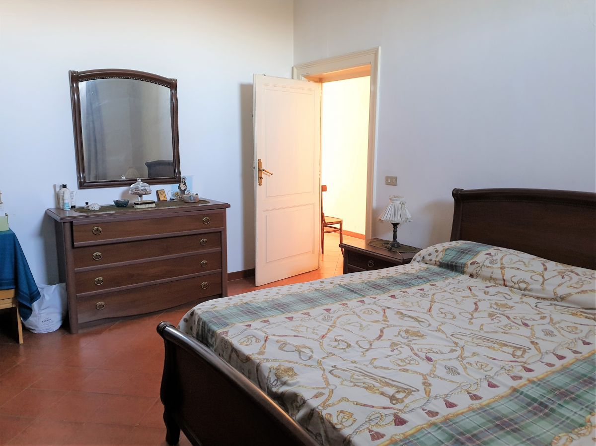 Villa antica 116 mq. con 2 case indipendenti di 59 mq. ciascuna a Bari - (zona Mungivacca)