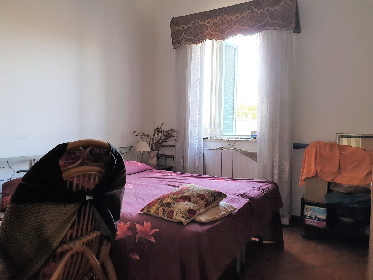 Villa antica 116 mq. con 2 case indipendenti di 59 mq. ciascuna a Bari - (zona Mungivacca)