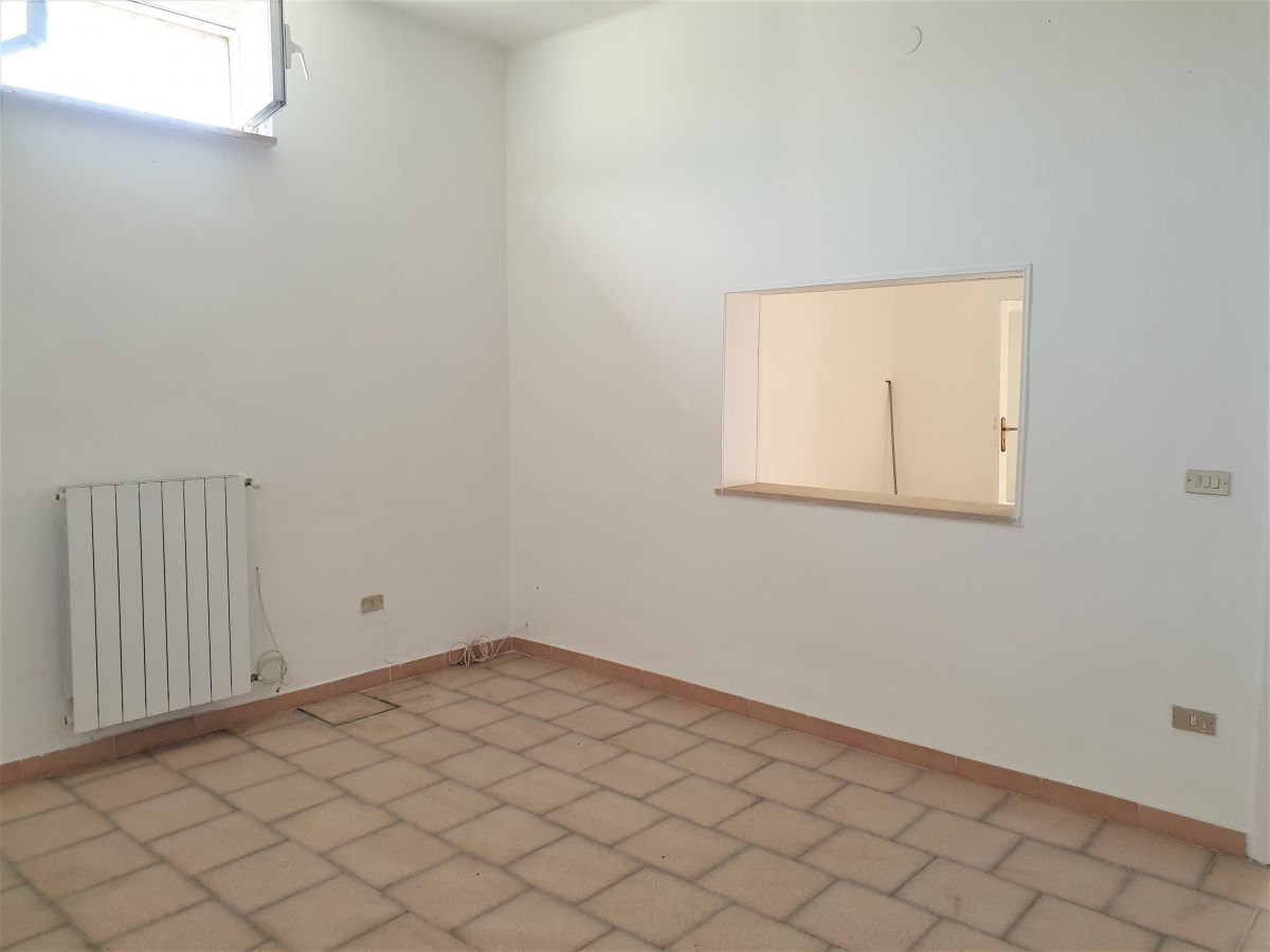 Villa antica 116 mq. con 2 case indipendenti di 59 mq. ciascuna a Bari - (zona Mungivacca)