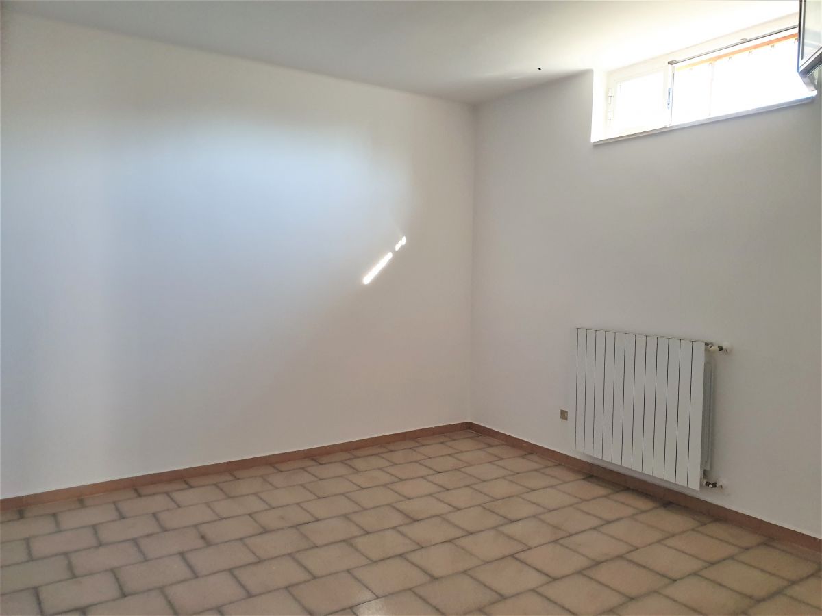 Villa antica 116 mq. con 2 case indipendenti di 59 mq. ciascuna a Bari - (zona Mungivacca)