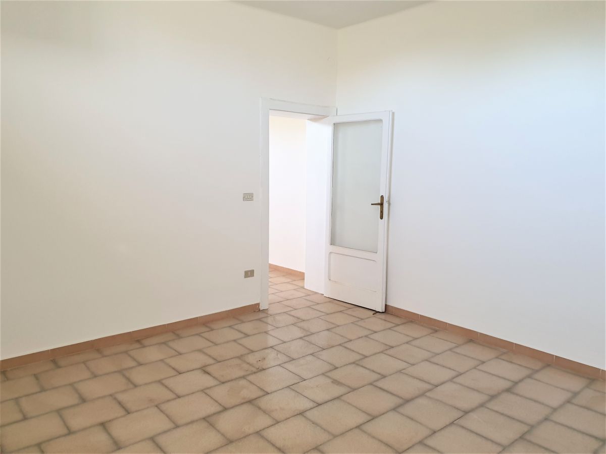 Villa antica 116 mq. con 2 case indipendenti di 59 mq. ciascuna a Bari - (zona Mungivacca)