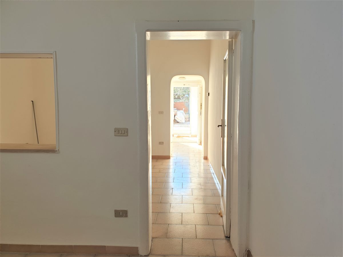 Villa antica 116 mq. con 2 case indipendenti di 59 mq. ciascuna a Bari - (zona Mungivacca)