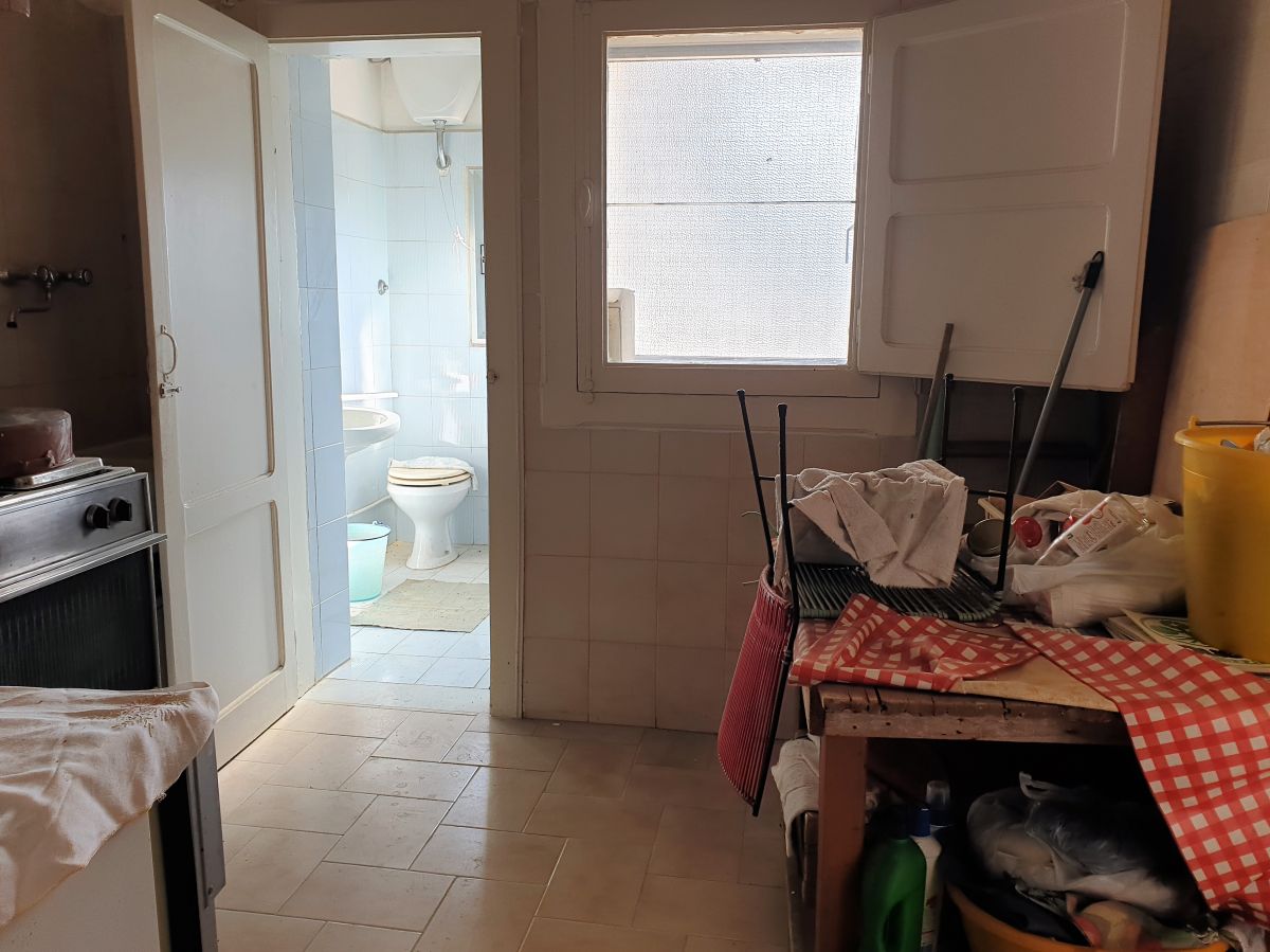 Villa antica 116 mq. con 2 case indipendenti di 59 mq. ciascuna a Bari - (zona Mungivacca)