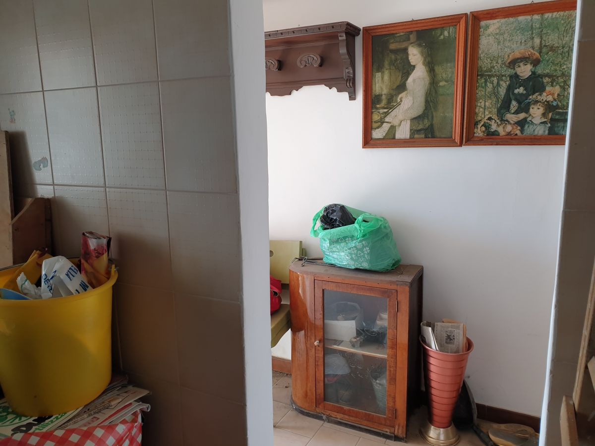 Villa antica 116 mq. con 2 case indipendenti di 59 mq. ciascuna a Bari - (zona Mungivacca)