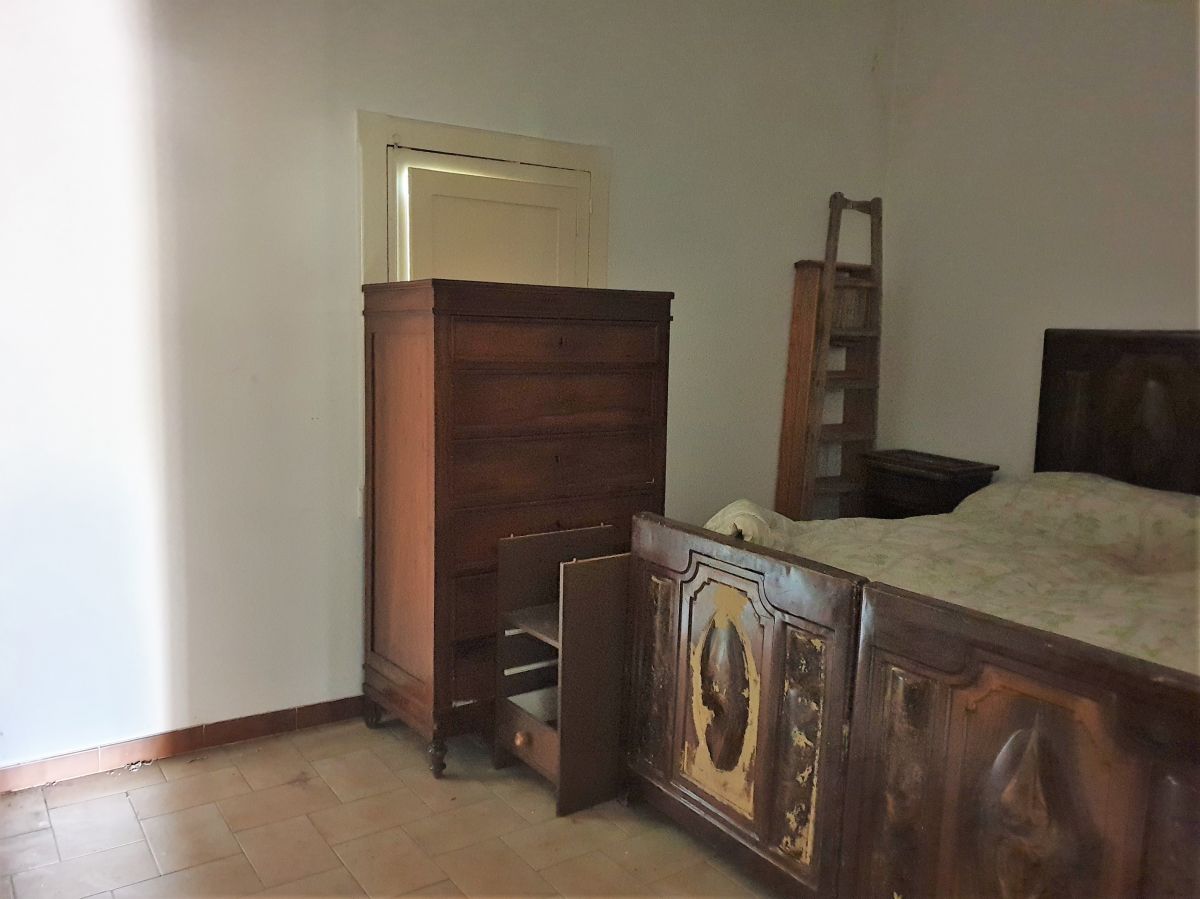 Villa antica 116 mq. con 2 case indipendenti di 59 mq. ciascuna a Bari - (zona Mungivacca)