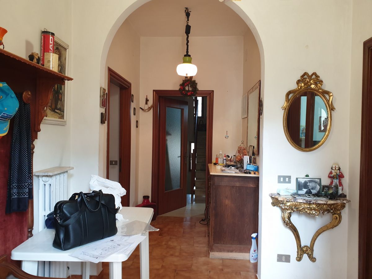 Villa indipendente di  9 vani /371 mq  a Cassano delle Murge (zona Circito)