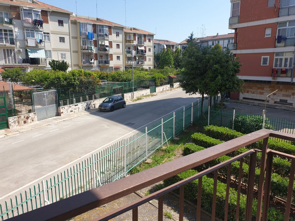 Appartamento di  3 vani /98 mq  a Bari - San Paolo