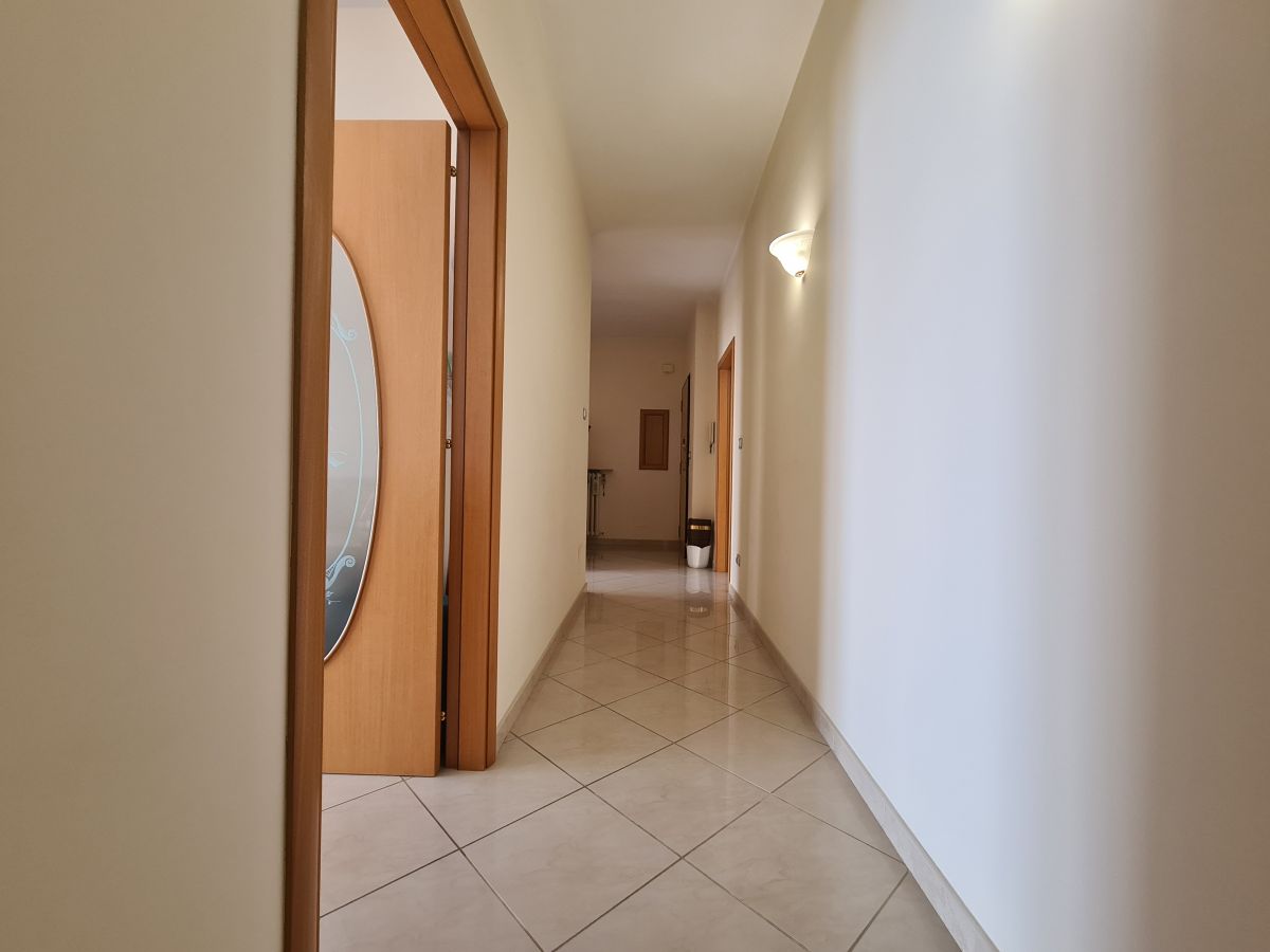 Appartamento di  5 vani /115 mq  a Bisceglie (zona Corso Umberto)