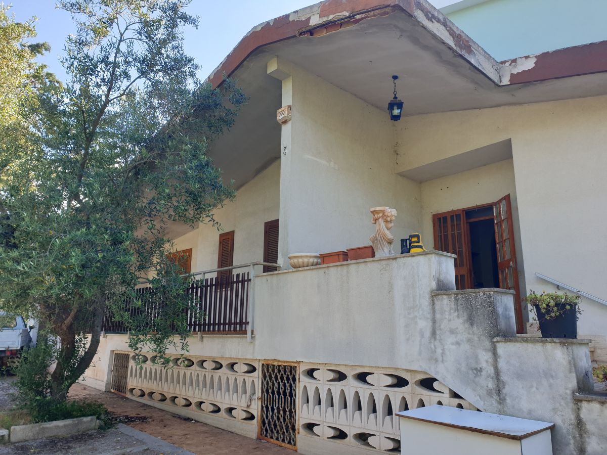 Villa indipendente di  9 vani /371 mq  a Cassano delle Murge (zona Circito)