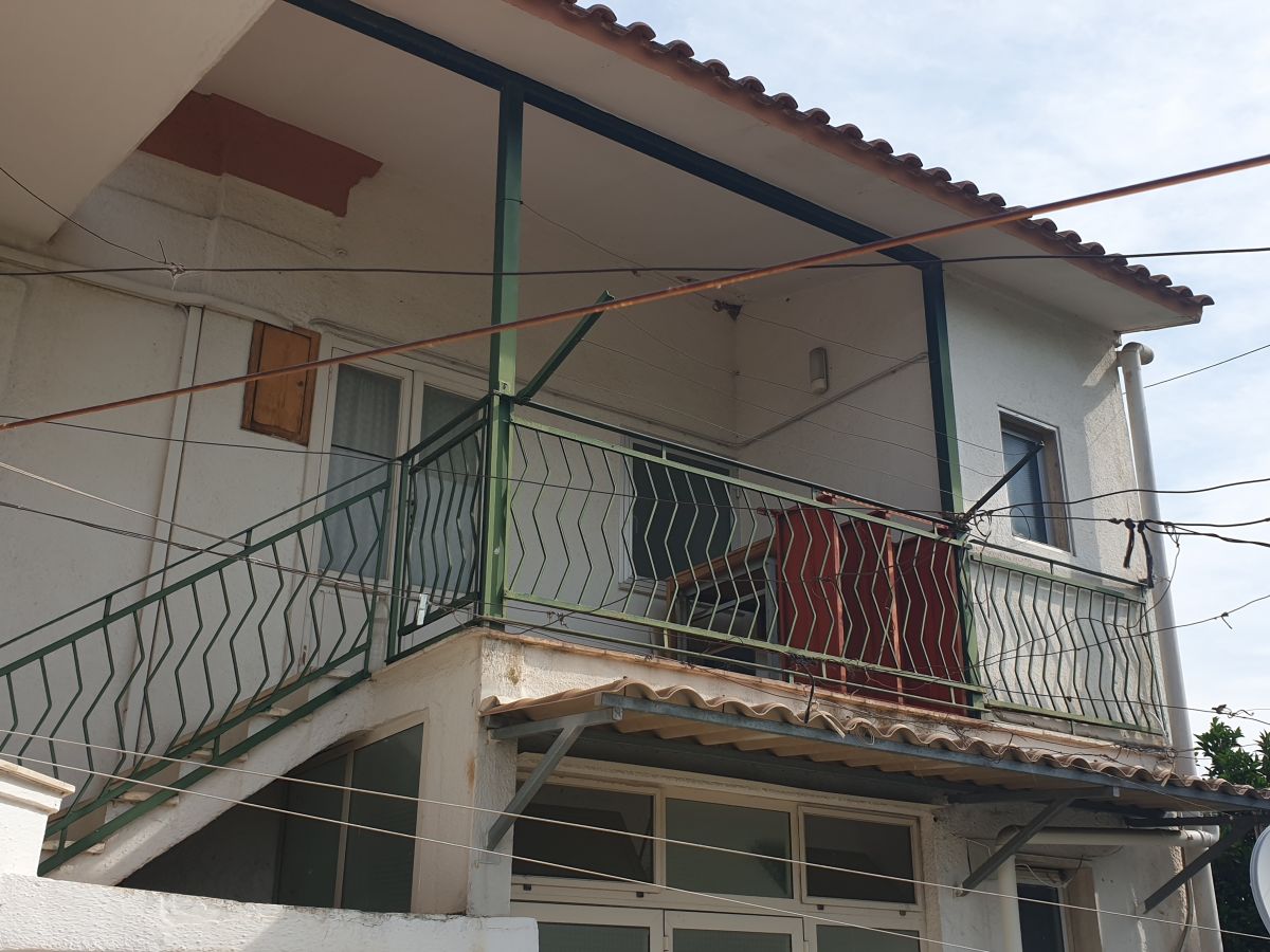 Villa antica 116 mq. con 2 case indipendenti di 59 mq. ciascuna a Bari - (zona Mungivacca)