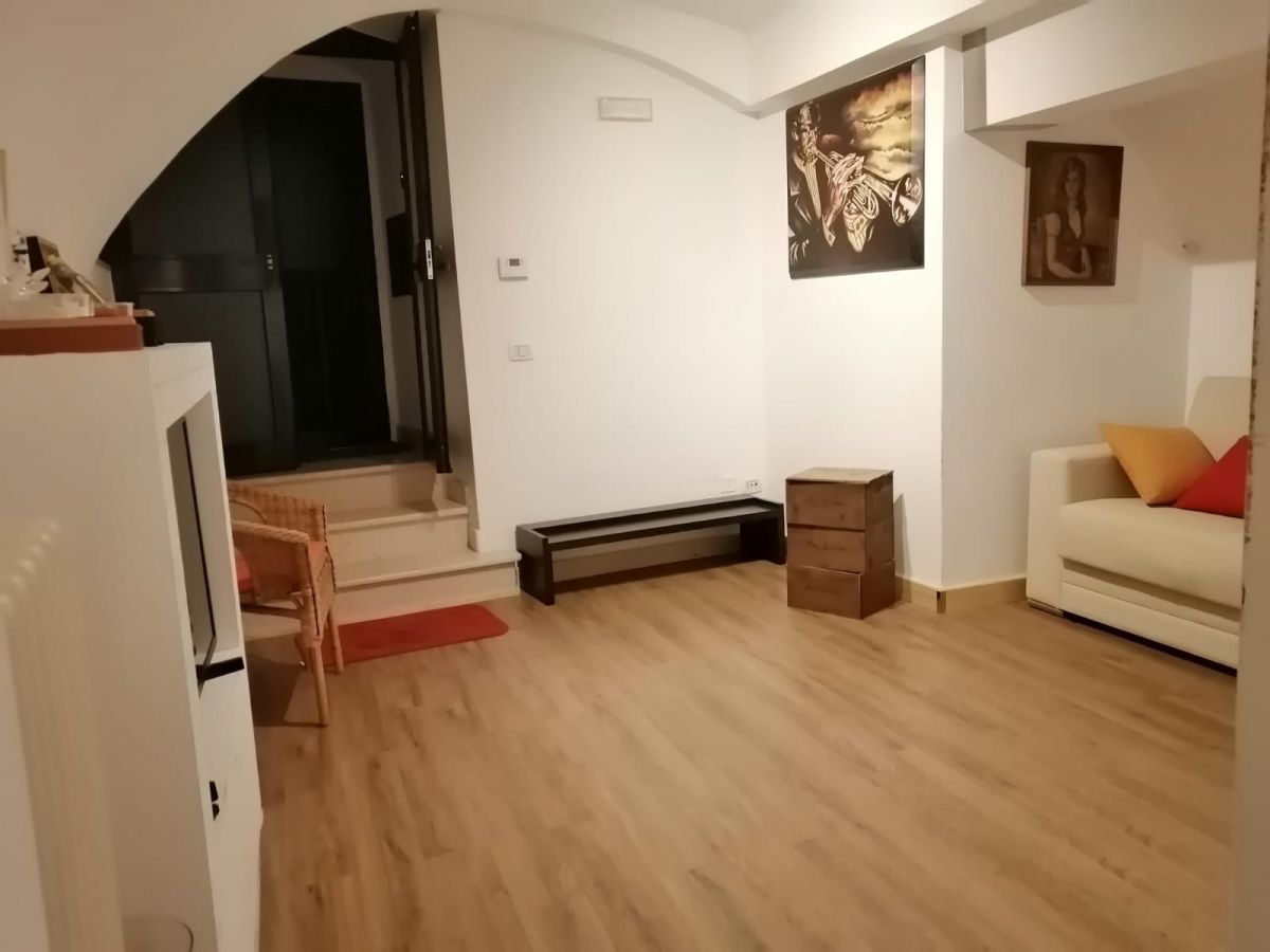 Casa indipendente di  2 vani /80 mq  a Andria (zona CENTRO STORICO)