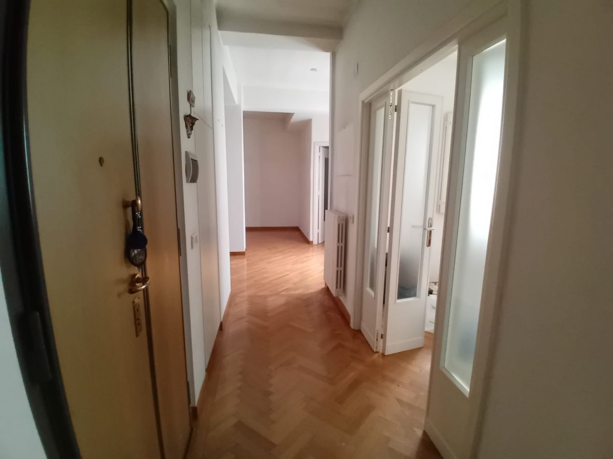 Appartamento di  4 vani /110 mq  a Bari - Murat (zona CENTRO)