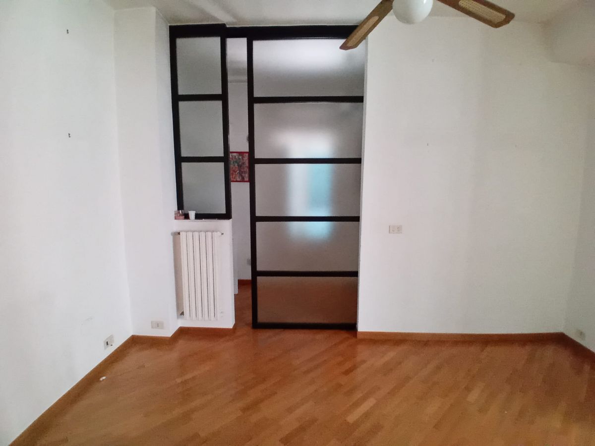 Appartamento di  4 vani /110 mq  a Bari - Murat (zona CENTRO)