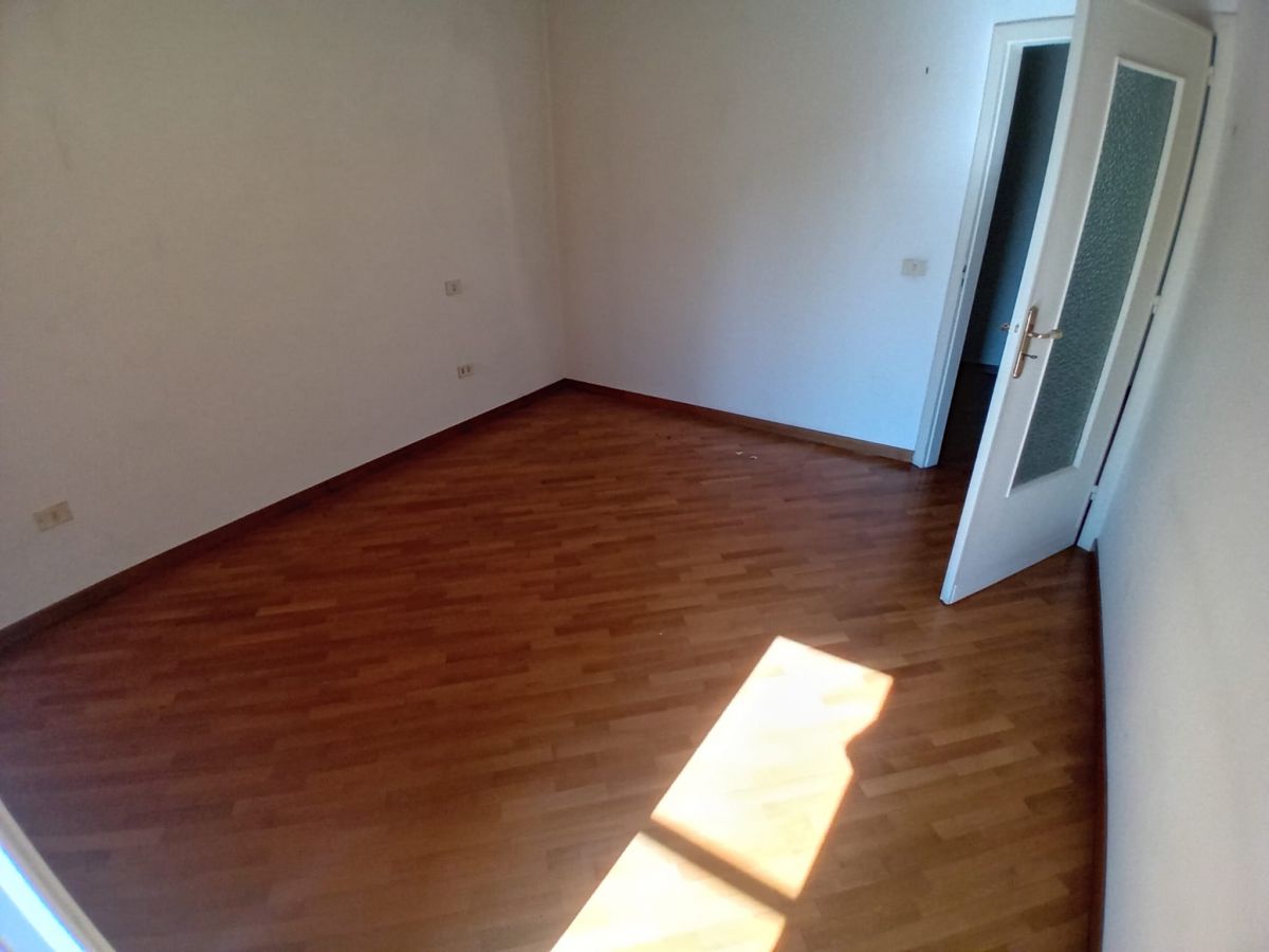 Appartamento di  4 vani /110 mq  a Bari - Murat (zona CENTRO)