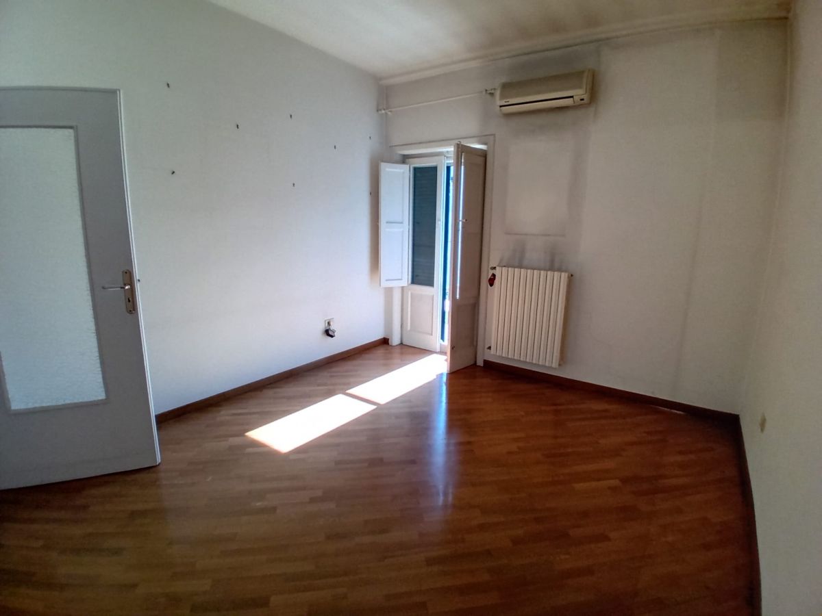 Appartamento di  4 vani /110 mq  a Bari - Murat (zona CENTRO)