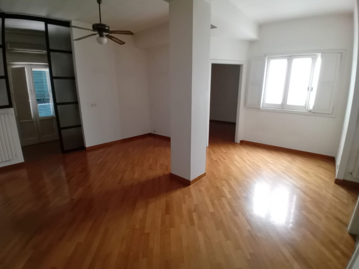 Appartamento di  4 vani /110 mq  a Bari - Murat (zona CENTRO)