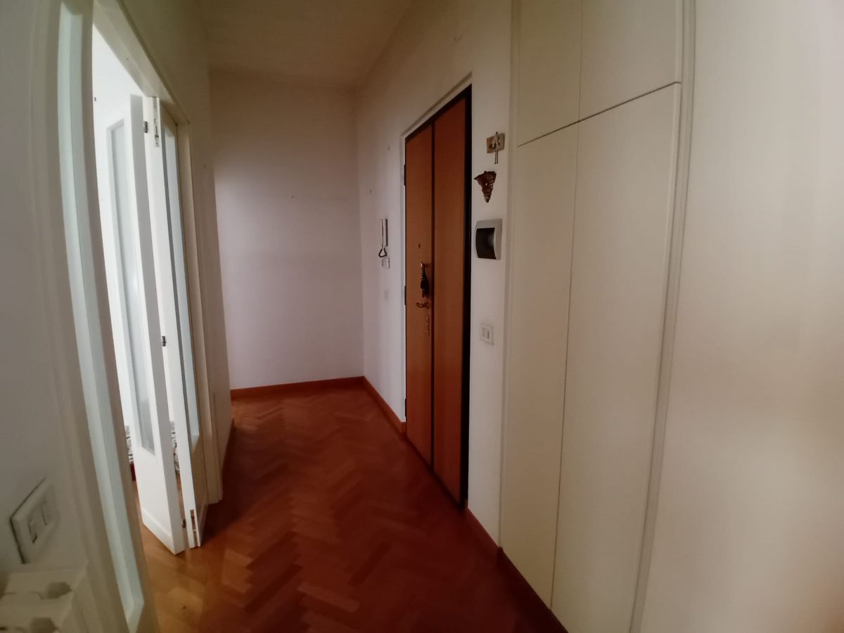 Appartamento di  4 vani /110 mq  a Bari - Murat (zona CENTRO)