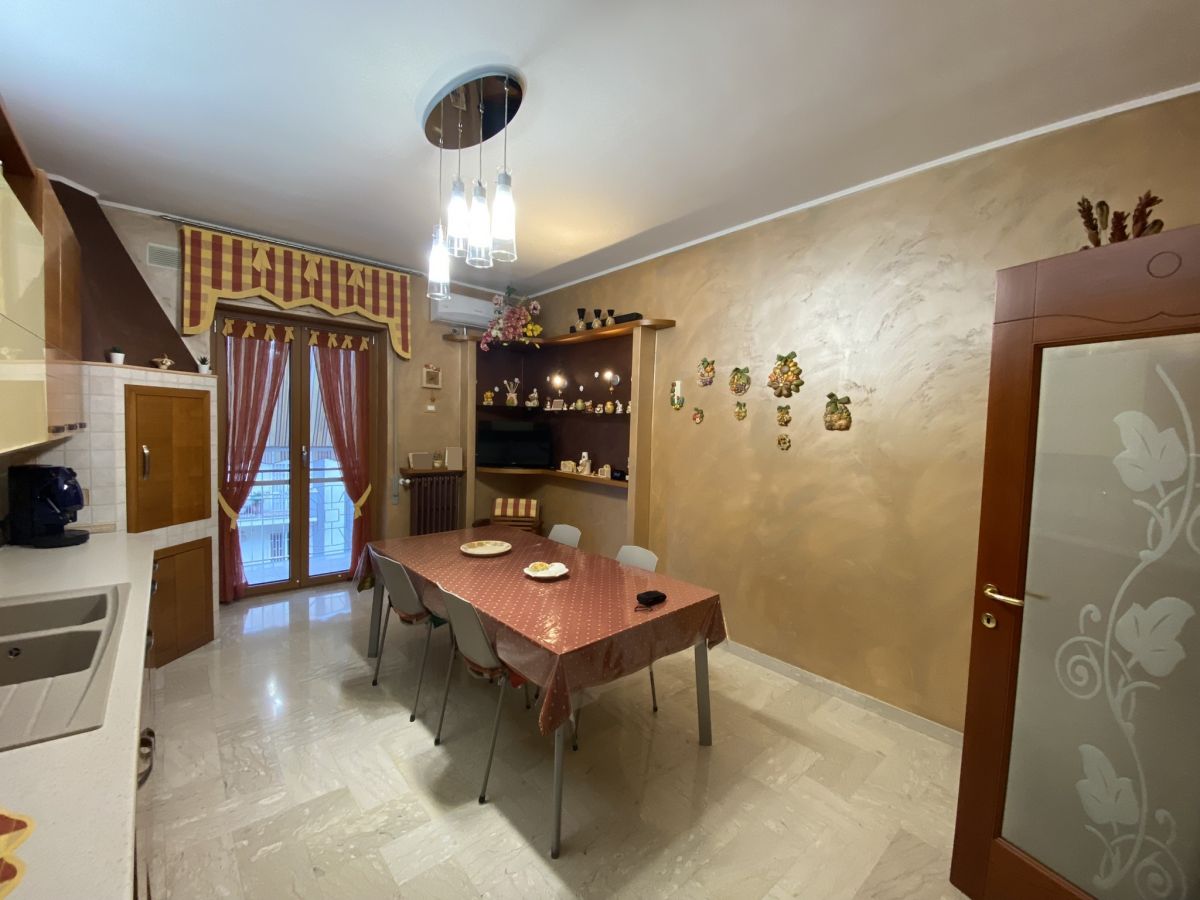 Appartamento di  3 vani /100 mq  a Corato (zona Zona Stazione)