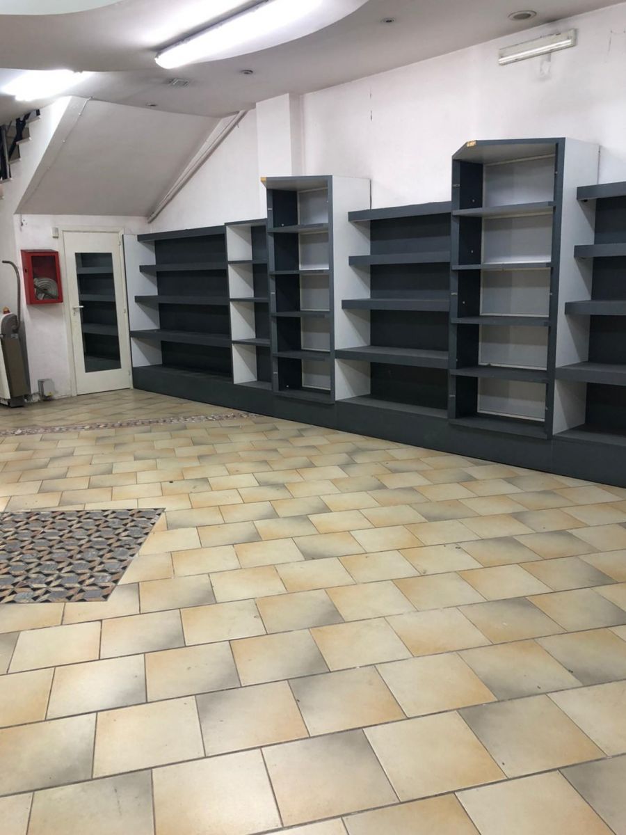 Locale commerciale 480 mq a Bari - Picone (zona vicinanze Stazione Centrale)