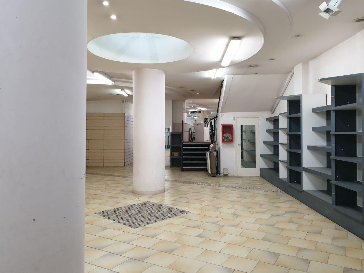 Locale commerciale 480 mq a Bari - Picone (zona vicinanze Stazione Centrale)