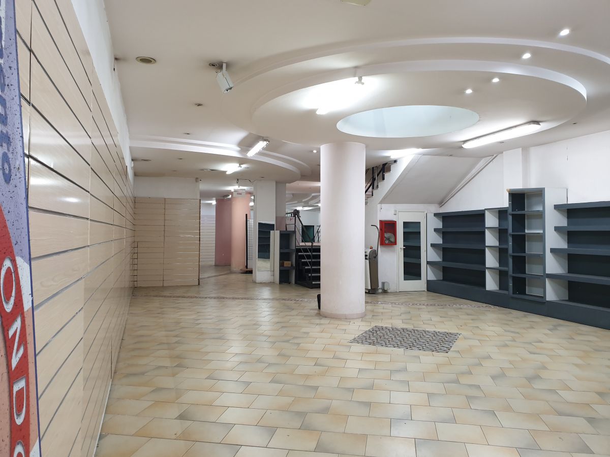 Locale commerciale 480 mq a Bari - Picone (zona vicinanze Stazione Centrale)