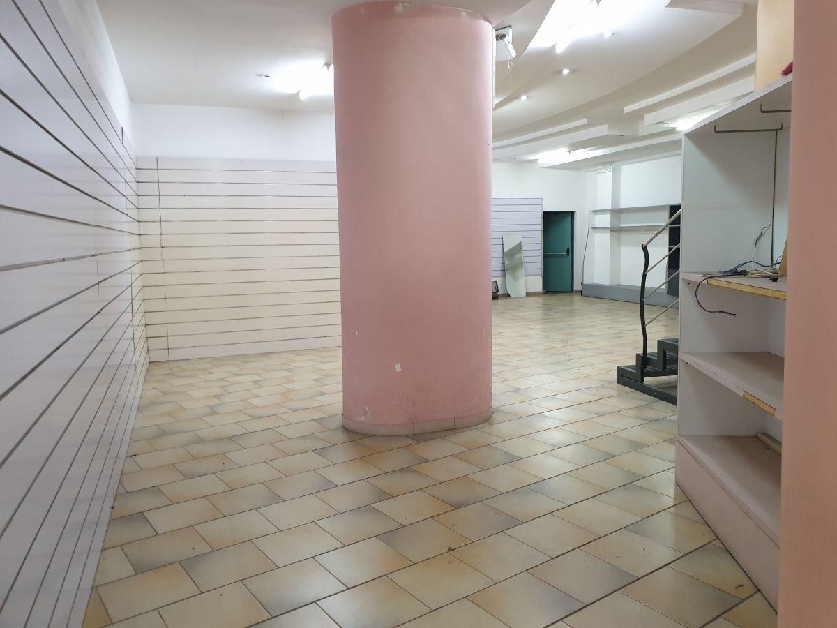 Locale commerciale 480 mq a Bari - Picone (zona vicinanze Stazione Centrale)