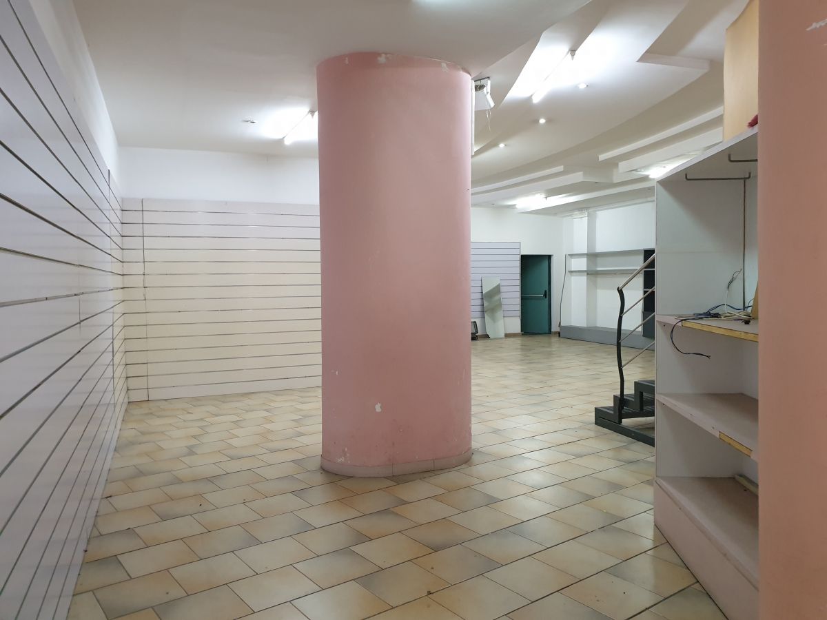 Locale commerciale 480 mq a Bari - Picone (zona vicinanze Stazione Centrale)