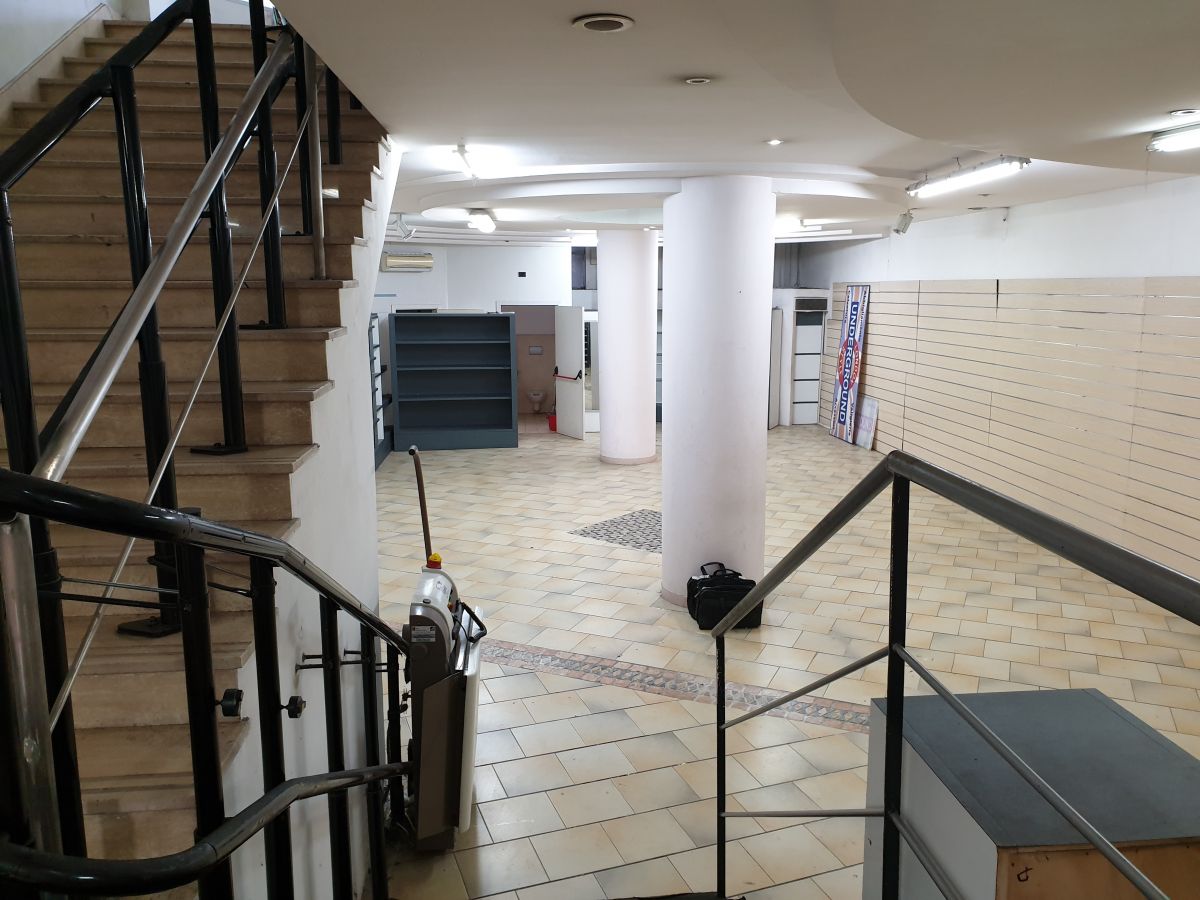 Locale commerciale 480 mq a Bari - Picone (zona vicinanze Stazione Centrale)