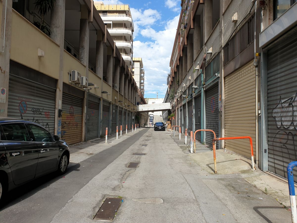 Locale commerciale 480 mq a Bari - Picone (zona vicinanze Stazione Centrale)