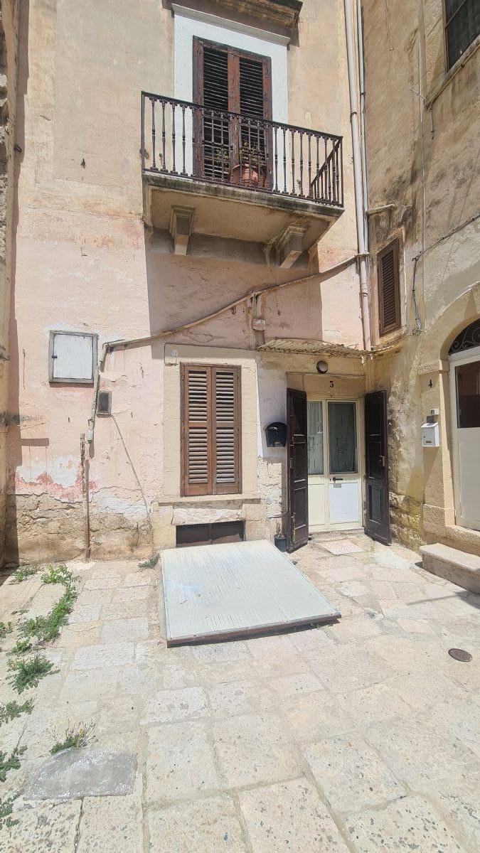 Casa indipendente di  3 vani /75 mq  a Bisceglie (zona Centro)