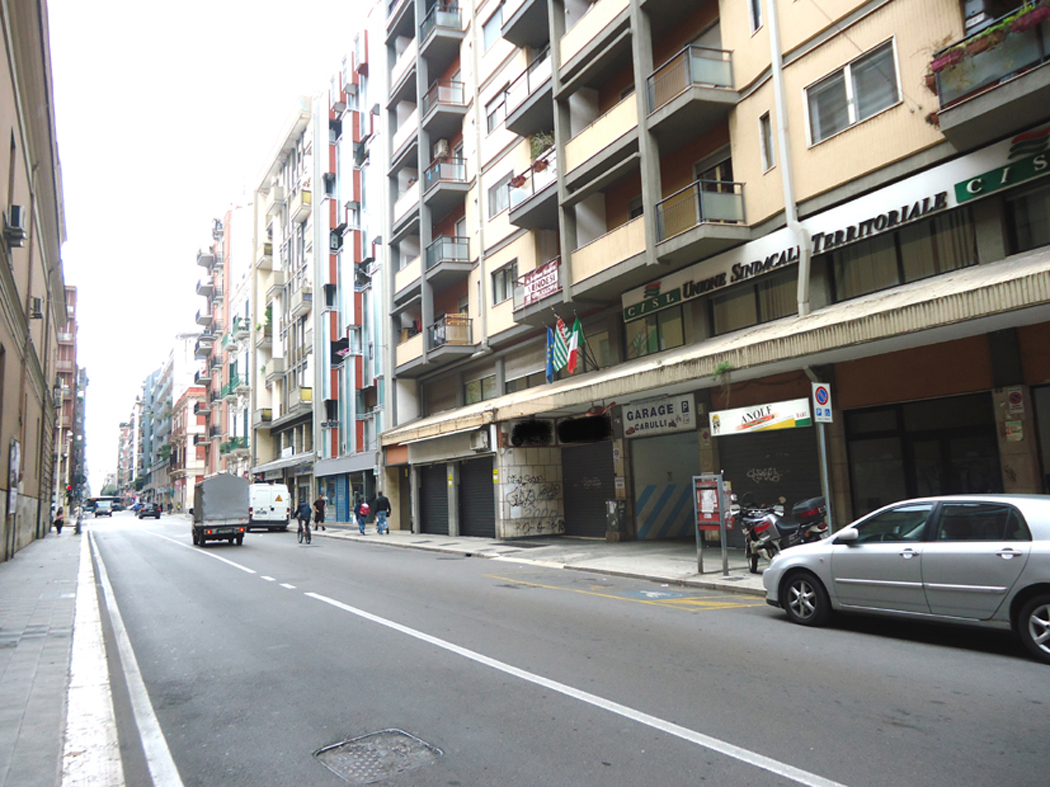 Bari centrale Via Carulli  ampio locale su due livelli in vendita