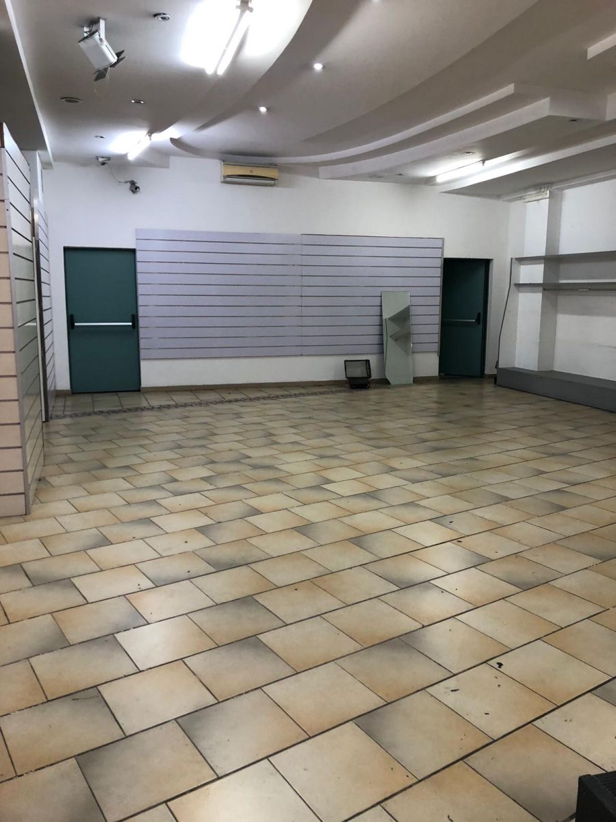 Locale commerciale 480 mq a Bari - Picone (zona vicinanze Stazione Centrale)