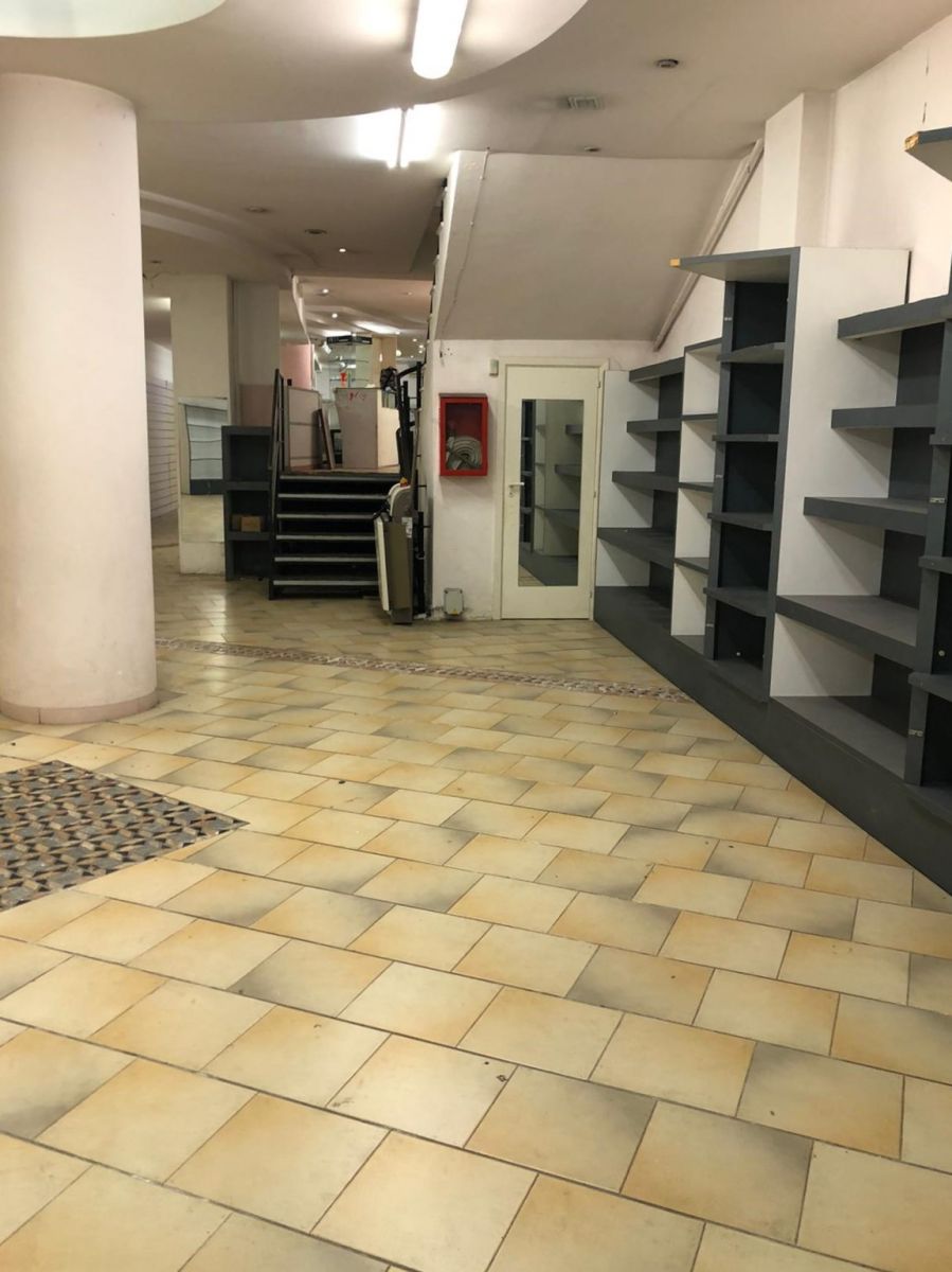 Locale commerciale 480 mq a Bari - Picone (zona vicinanze Stazione Centrale)