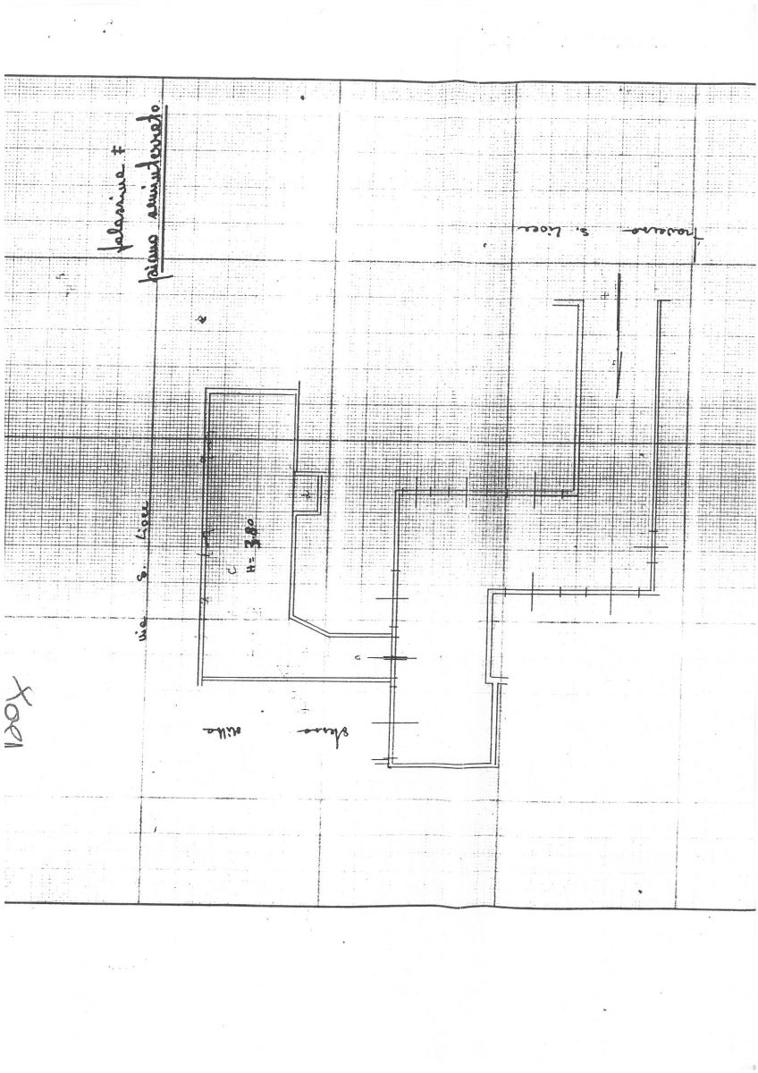 Magazzino di  1 vani /100 mq  a Bari - Poggiofranco (zona Poggiofranco)