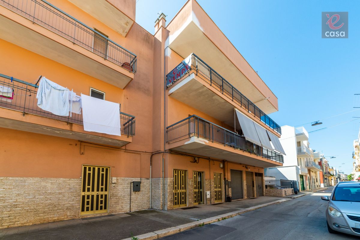 Casa indipendente di  5 vani /150 mq  a Noicattaro (zona zona villa)