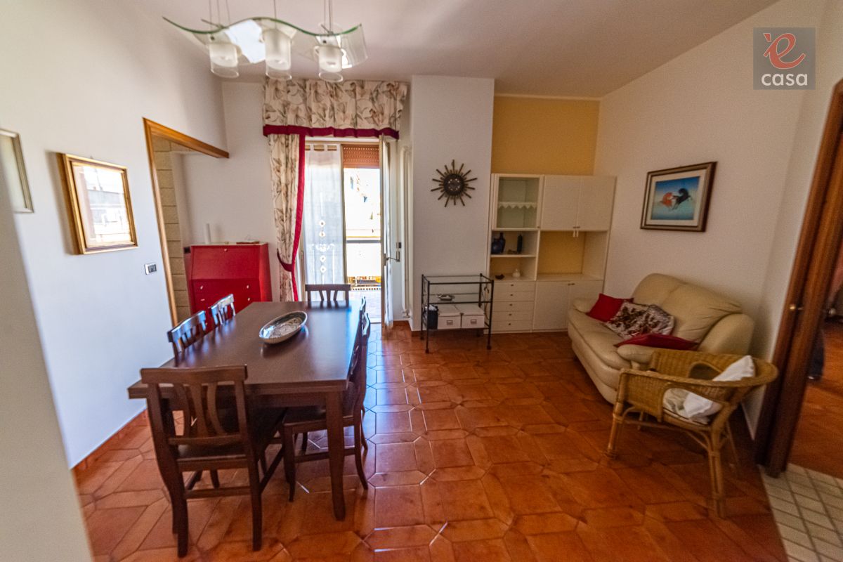 Casa indipendente di  5 vani /150 mq  a Noicattaro (zona zona villa)