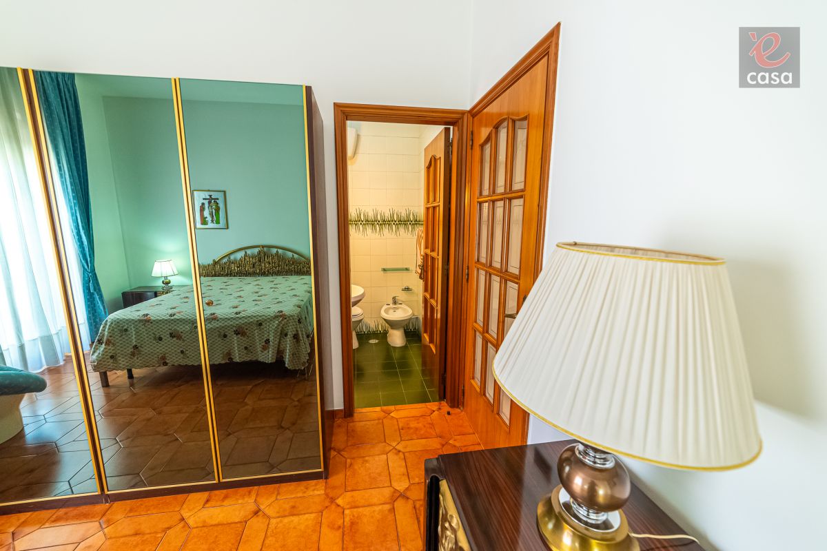 Casa indipendente di  5 vani /150 mq  a Noicattaro (zona zona villa)