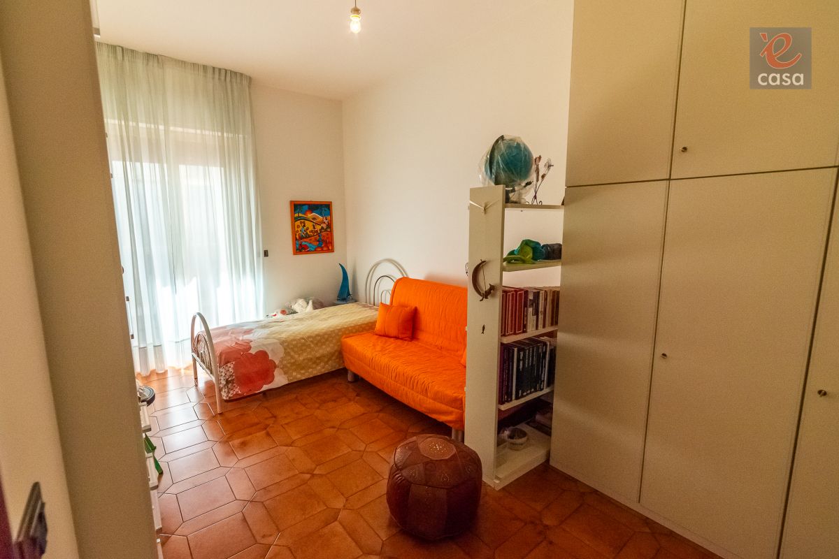 Casa indipendente di  5 vani /150 mq  a Noicattaro (zona zona villa)