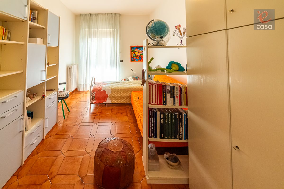 Casa indipendente di  5 vani /150 mq  a Noicattaro (zona zona villa)