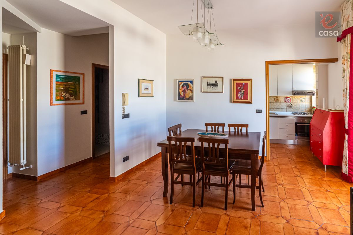 Casa indipendente di  5 vani /150 mq  a Noicattaro (zona zona villa)