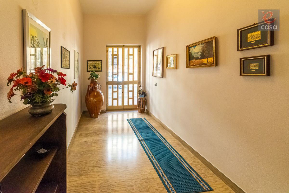 Casa indipendente di  5 vani /150 mq  a Noicattaro (zona zona villa)