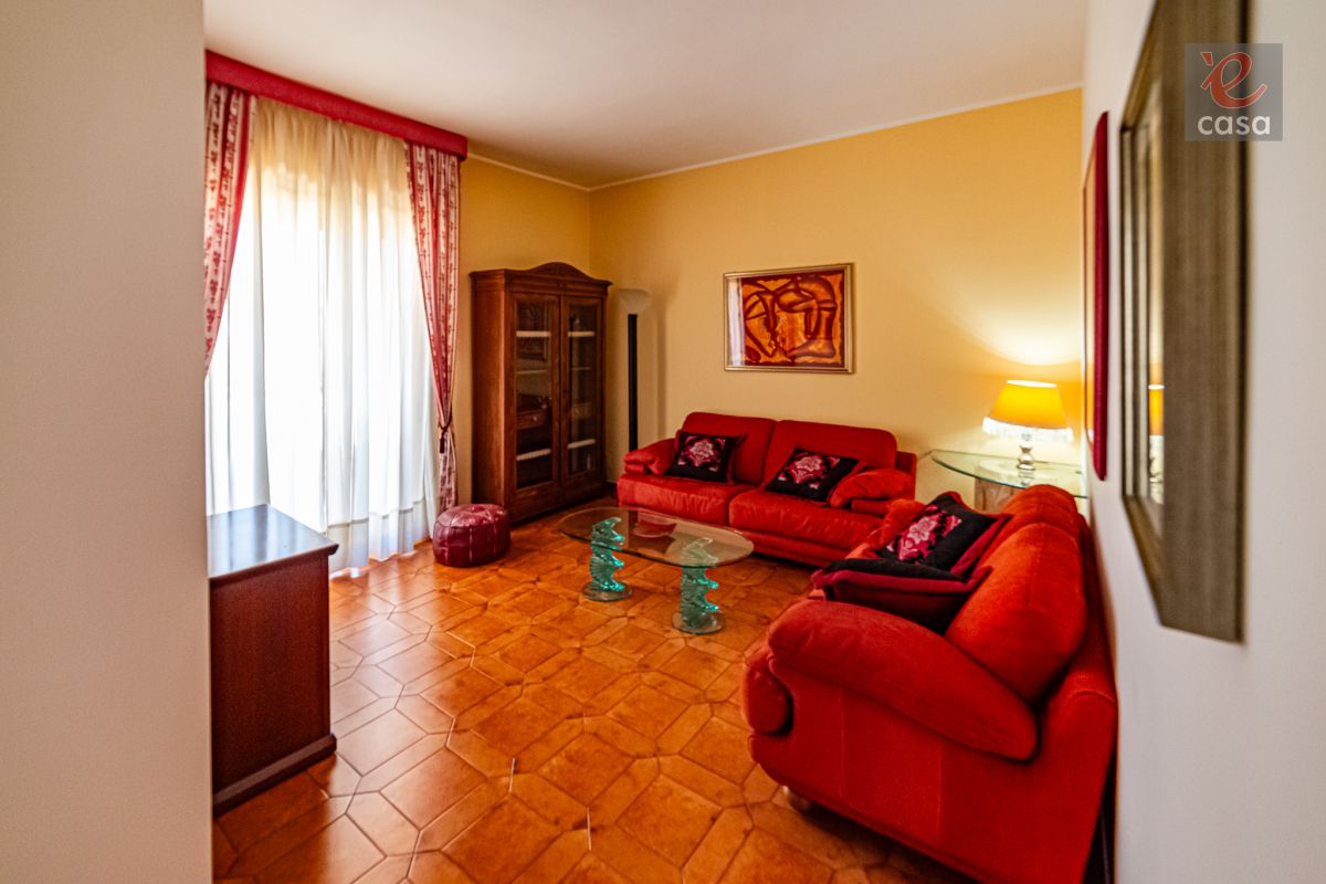 Casa indipendente di  5 vani /150 mq  a Noicattaro (zona zona villa)