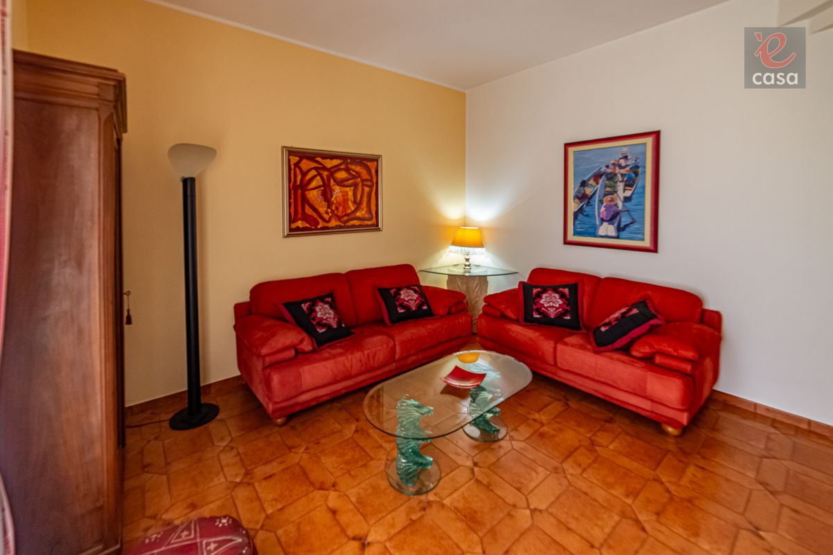 Casa indipendente di  5 vani /150 mq  a Noicattaro (zona zona villa)